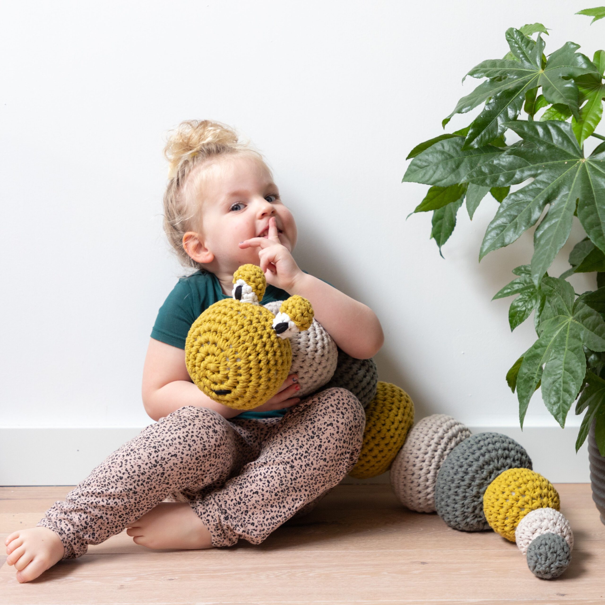 DIY Haakpakket RibbonXL Caterpillar Lola Hoooked 1