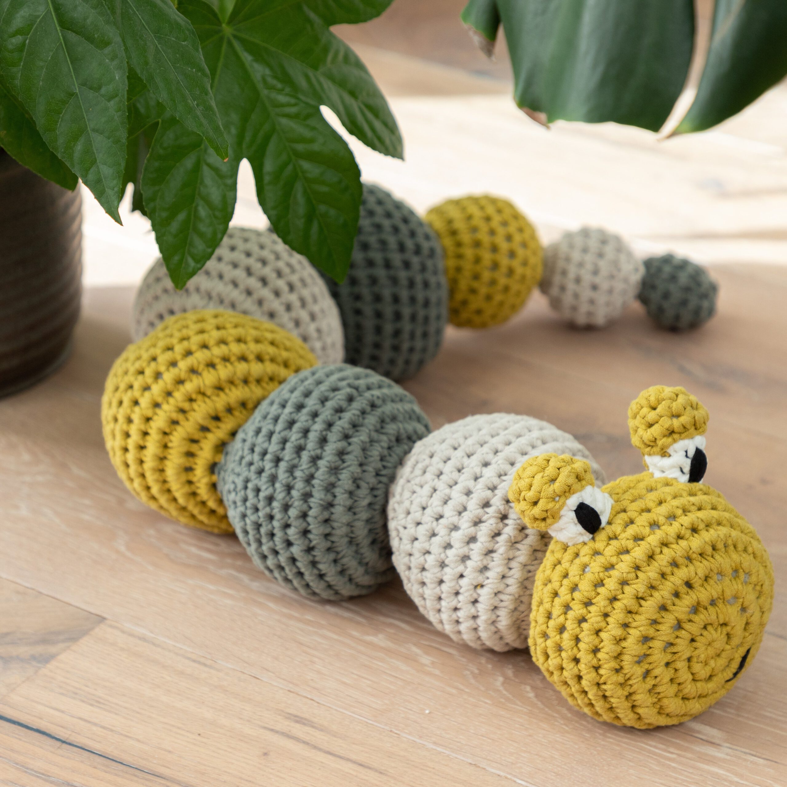 DIY Haakpakket RibbonXL Caterpillar Lola Hoooked 2